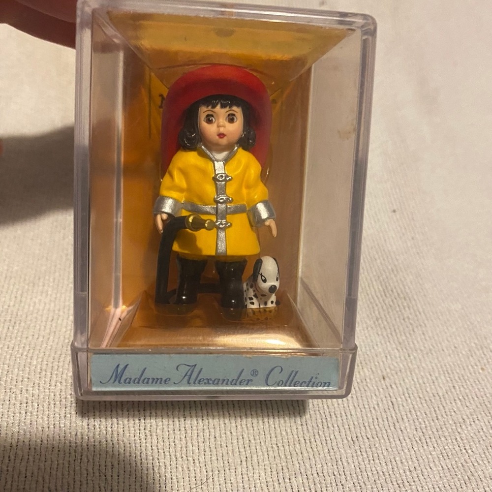 Hallmark Madame Alexander Fire Fighter Wendy 1997 Miniature Figurine Dalmatian